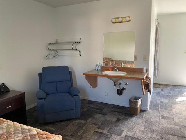 Queen Room - Disability Access interior